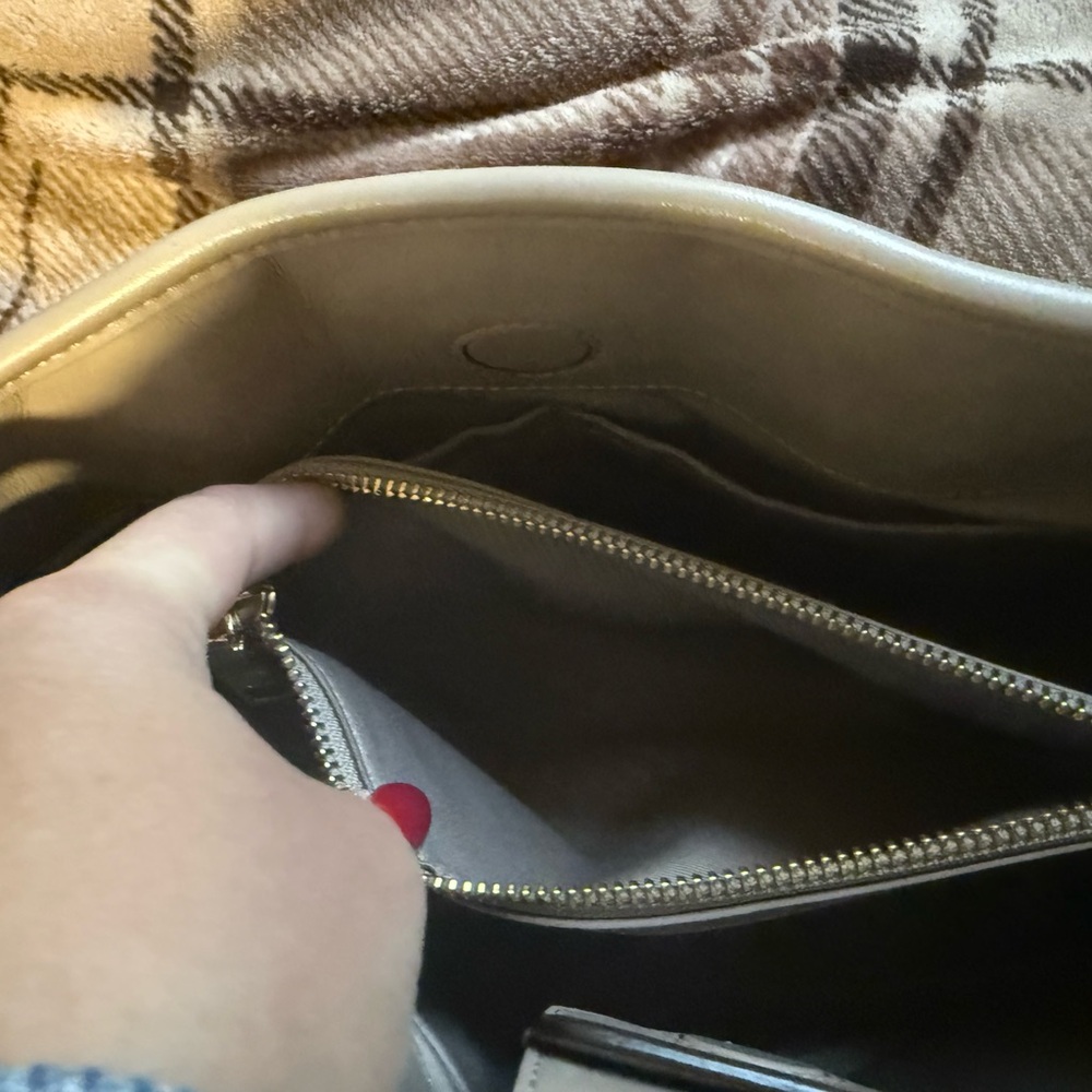 Coach - Picture 10 of 11